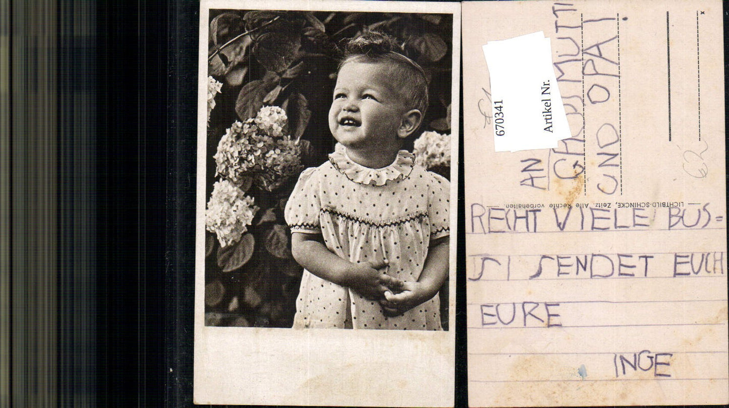 670341,Mädchen Kind Kleid lachend v. Hortensien Blumen Portrait