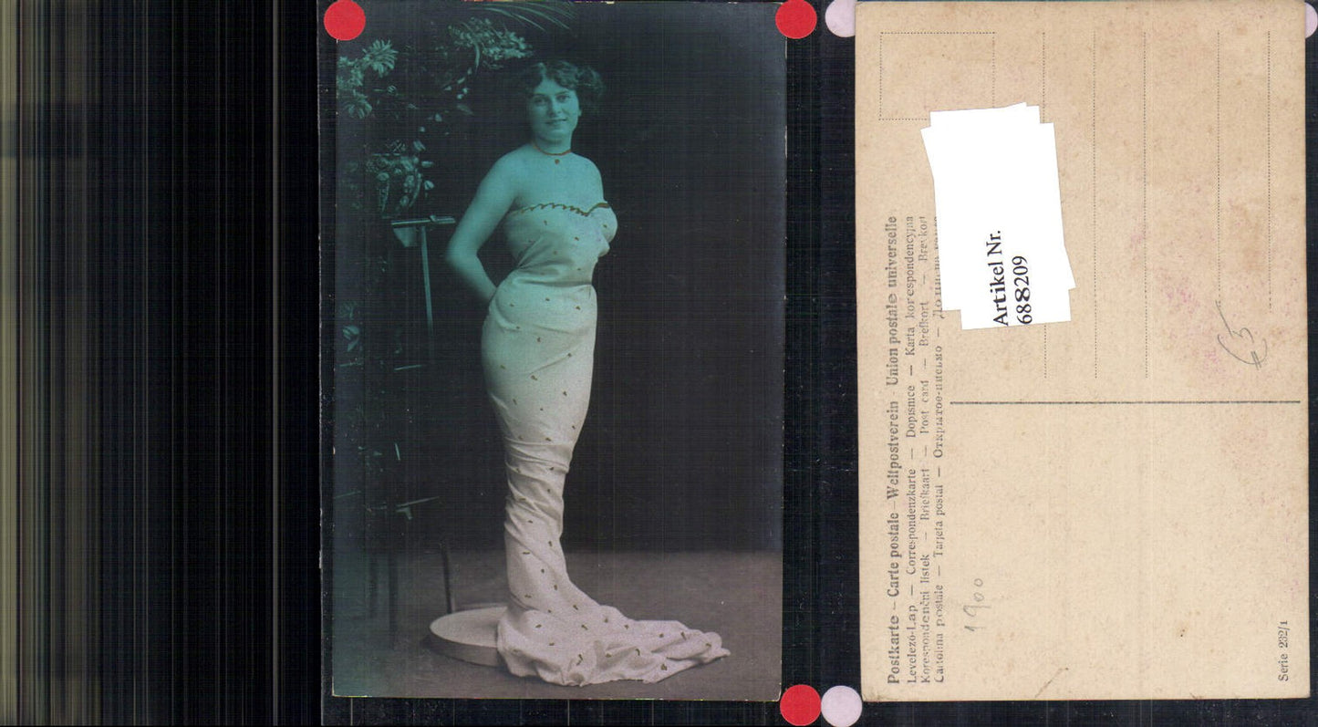 688209 tolle Foto-AK Frau Mode Kleid Erotik Schulterfrei Glamour