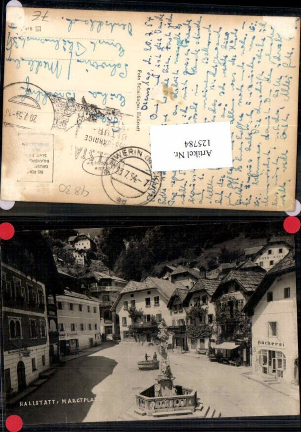 125784,FotoAK Hallstatt Marktplatz mit Brunnen und Bäckerei