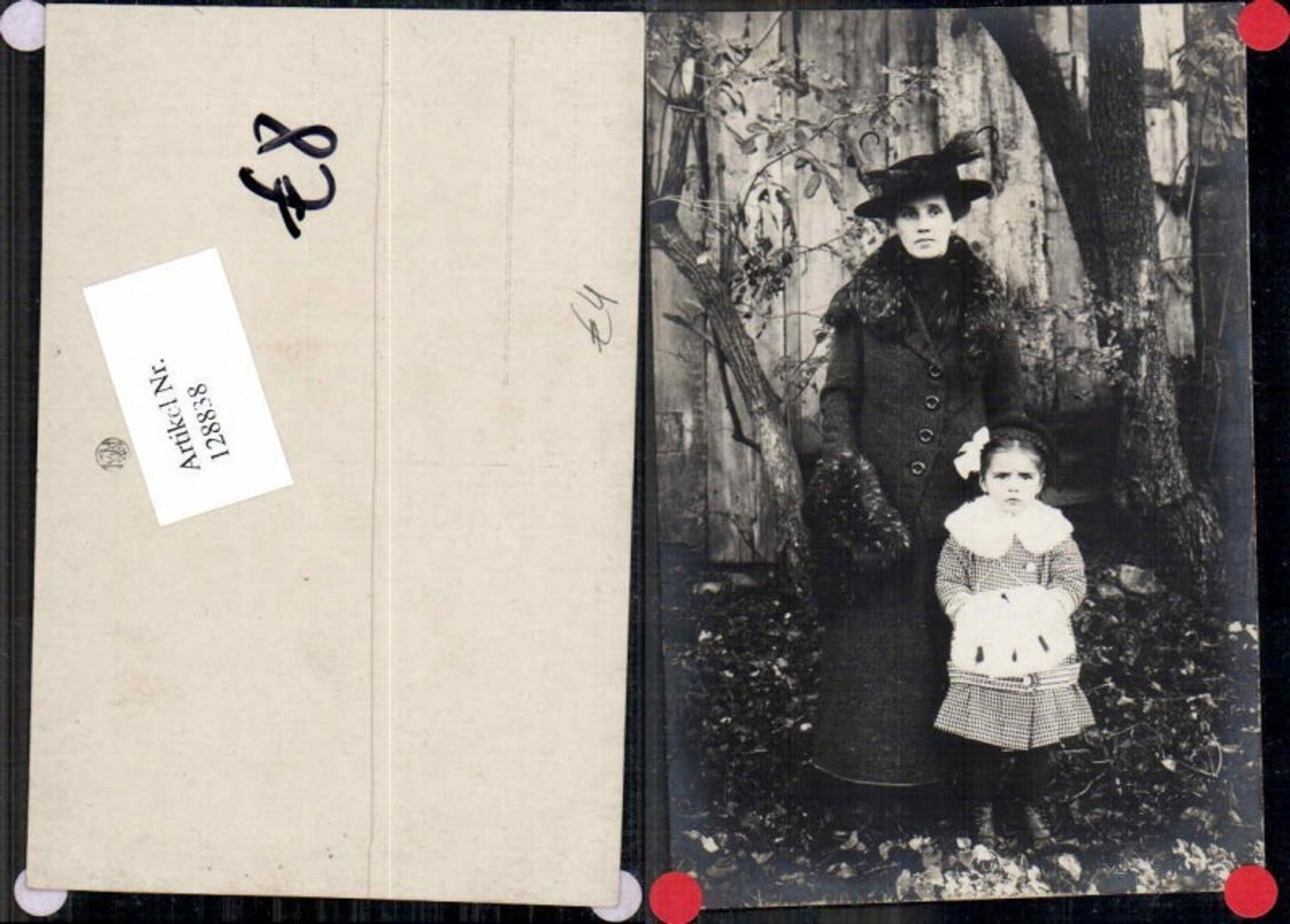 128838,FotoAK Frau m. Kind Mantel Mode Hut Pelzmantel