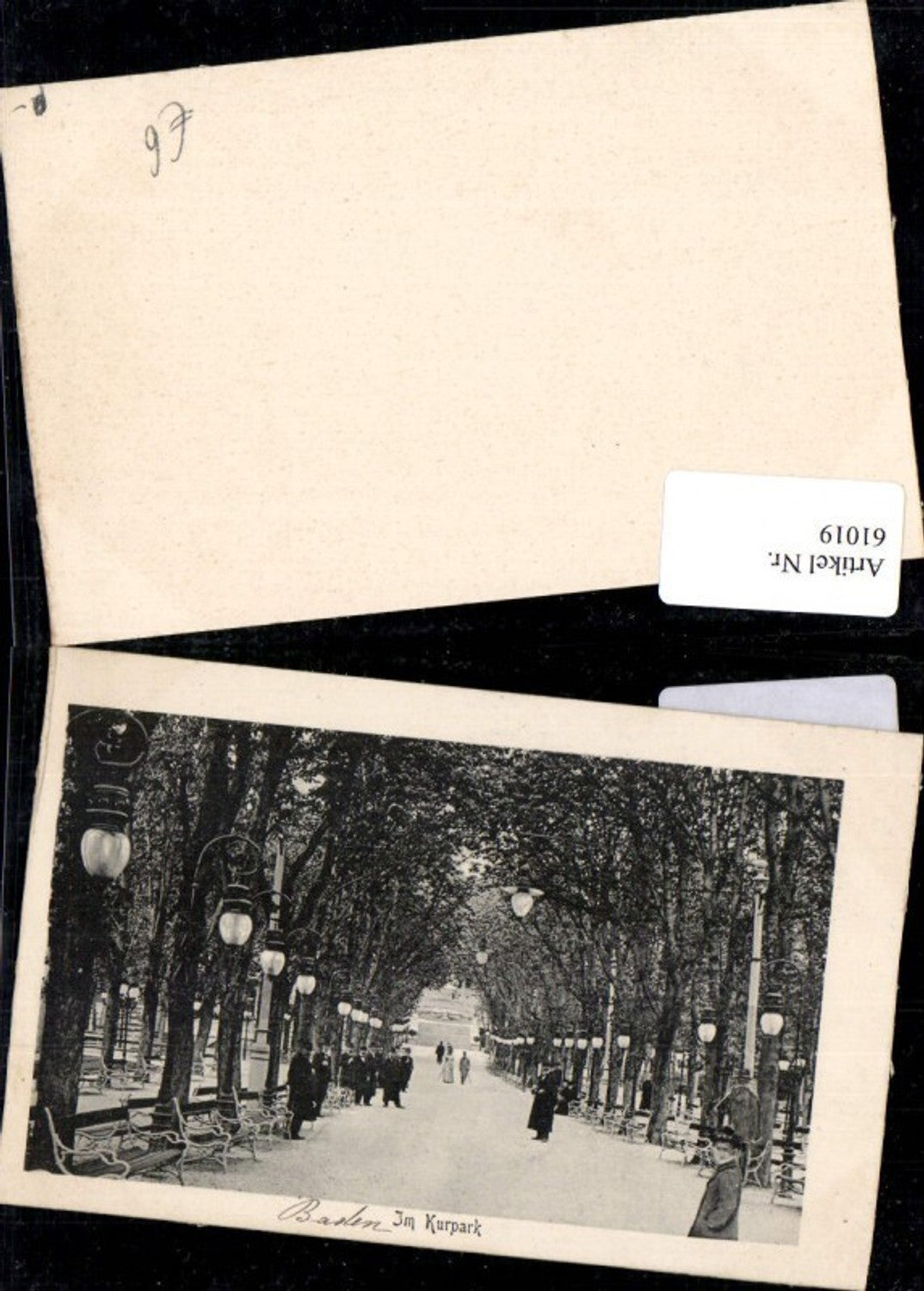 61019, Baden People in the spa park 