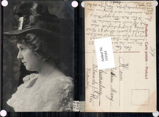 133161,FotoAK Frau mit Hut Hutmode Mode