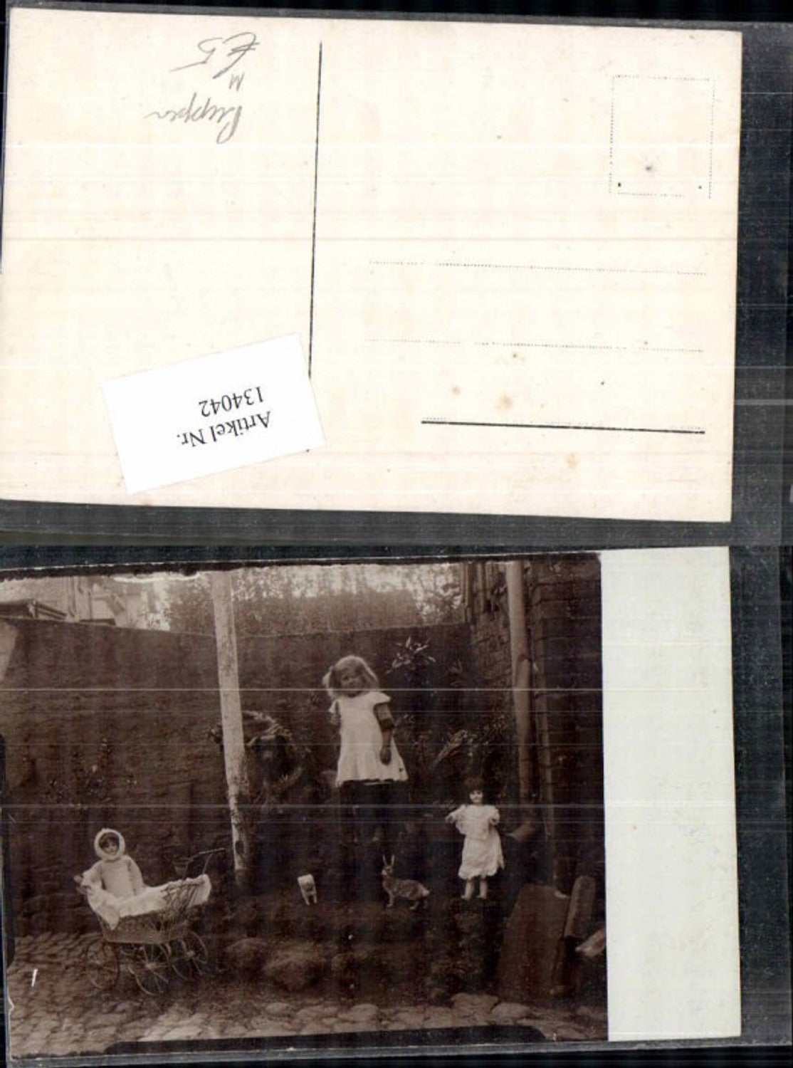 134042,FotoAK Mädchen mit Spielzeug Hase Puppen Kinderwagen Doll