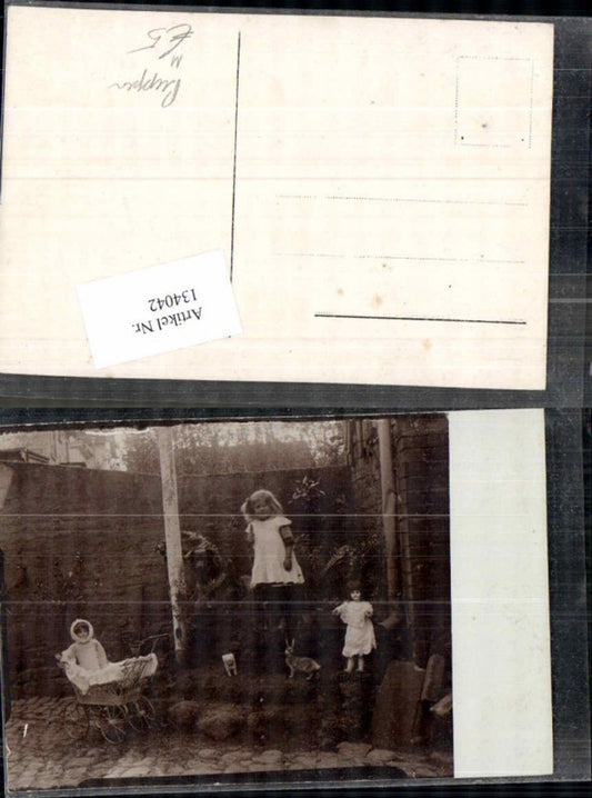 134042,FotoAK Mädchen mit Spielzeug Hase Puppen Kinderwagen Doll