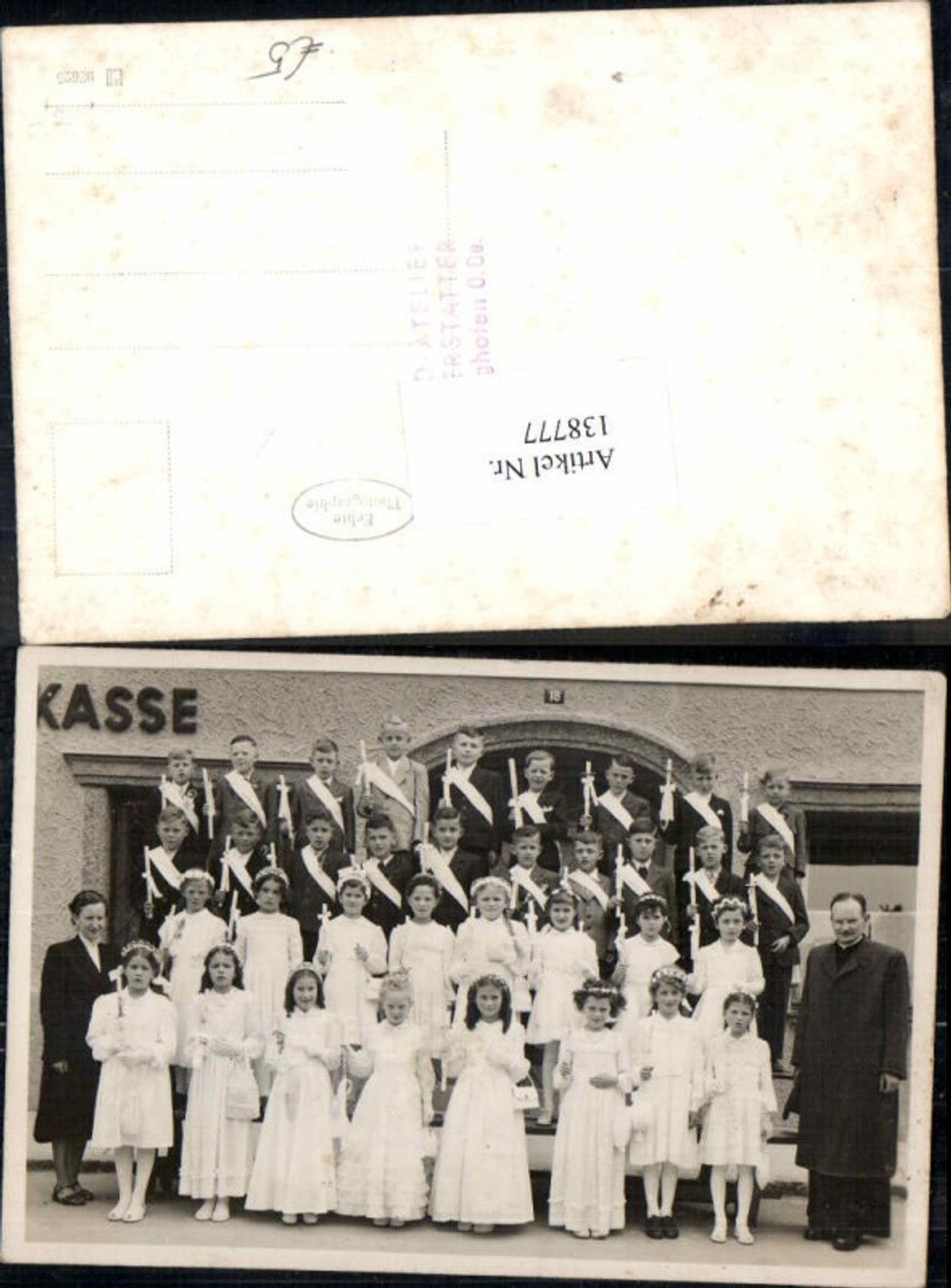 138777,FotoAK Erstkommunion Mattighofen vor Sparkasse Bank