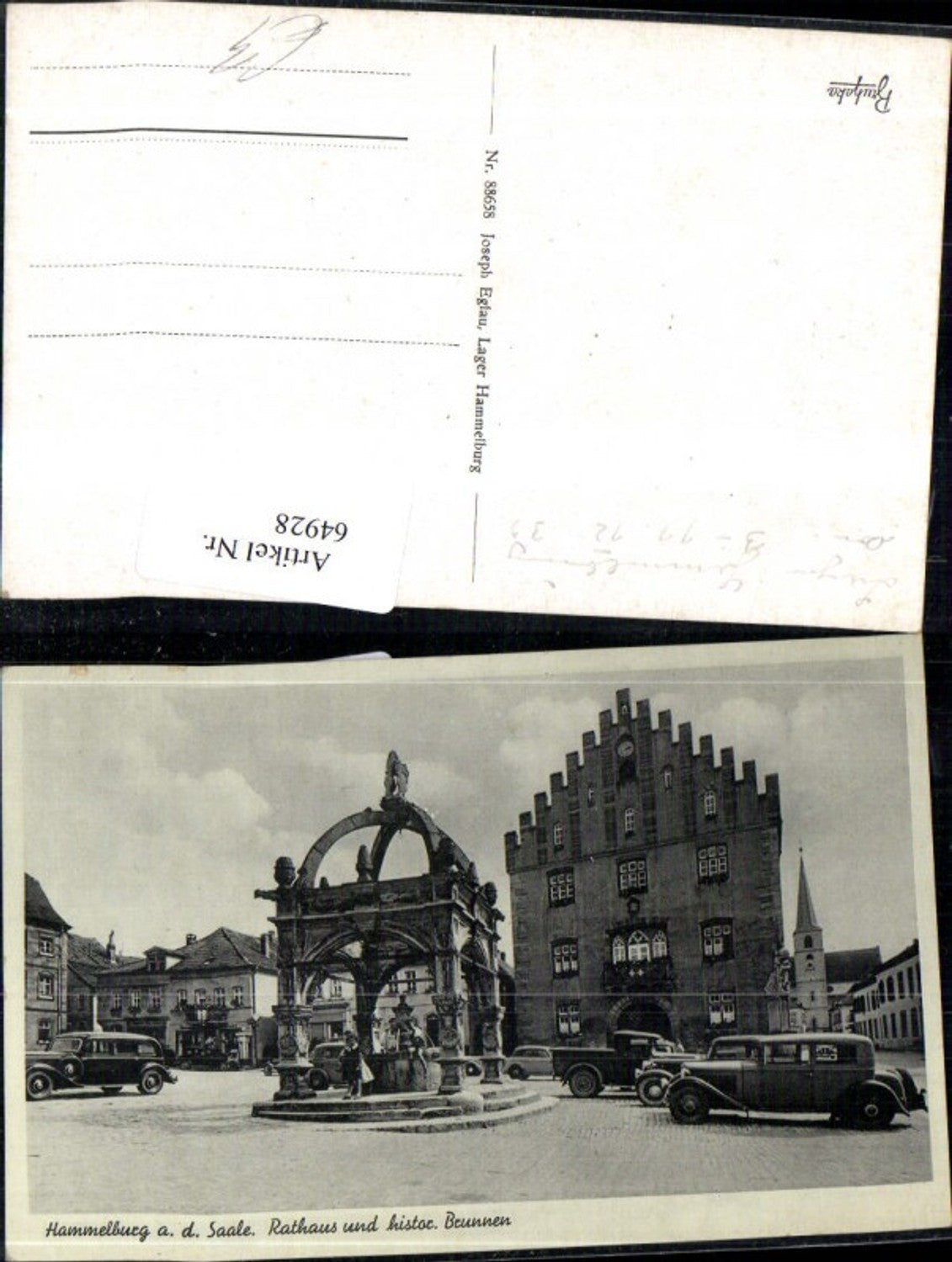 64928,Hammelberg a d Saale Rathaus u histor Brunnen Detailansicht mit Automobile