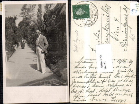 86923,Foto AK Bad Pyrmont Mann am Weg