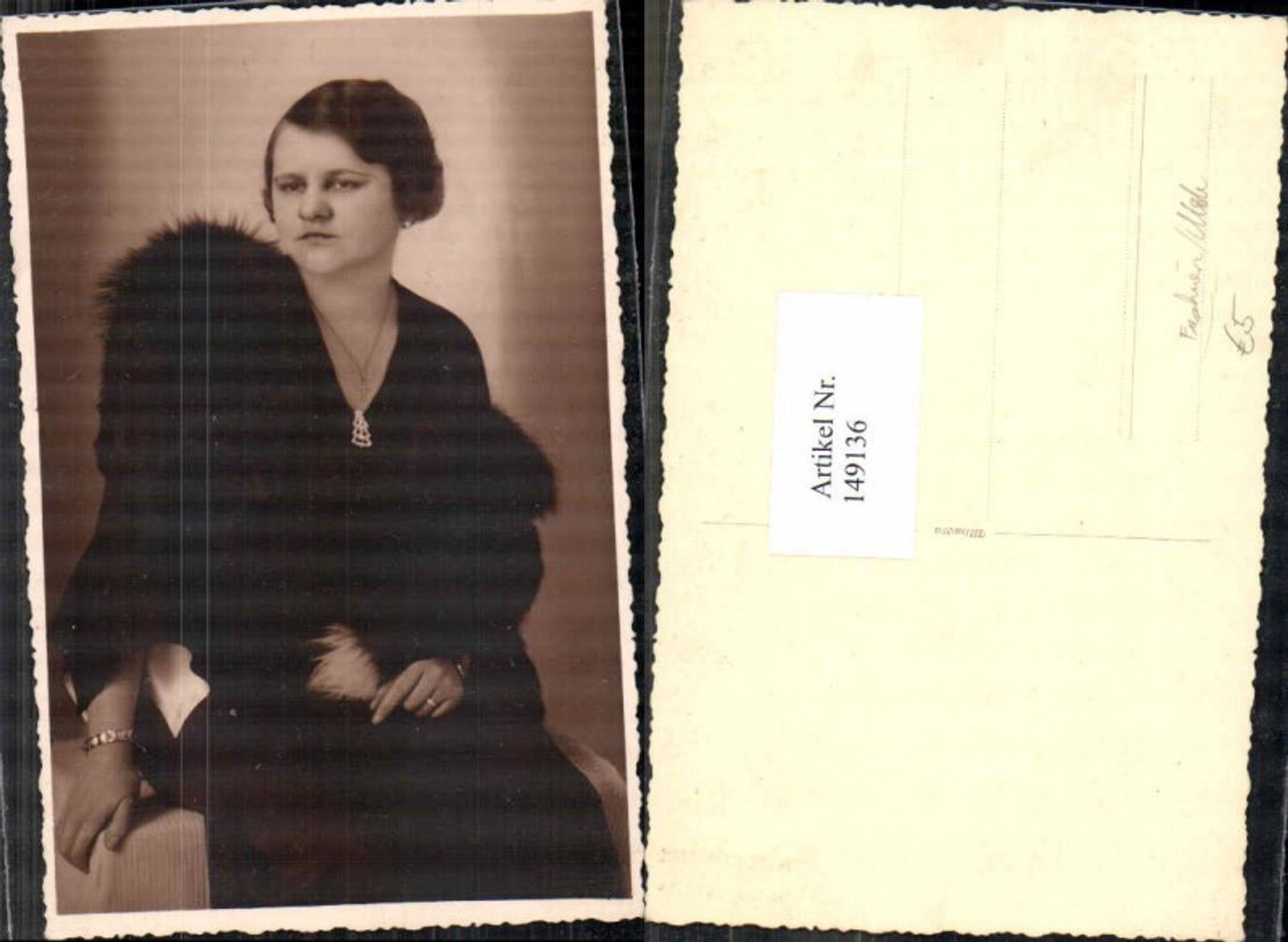 149136,Schöne Frau Fell Mode 1930 er