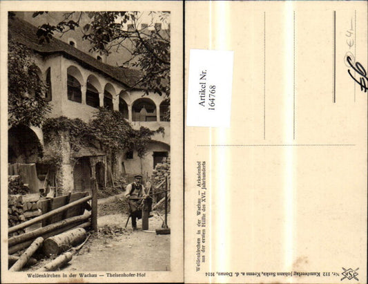 164768,Weißenkirchen i. d. Wachau Theisenhofer Hof Ansicht Arkadenhof m. Mann