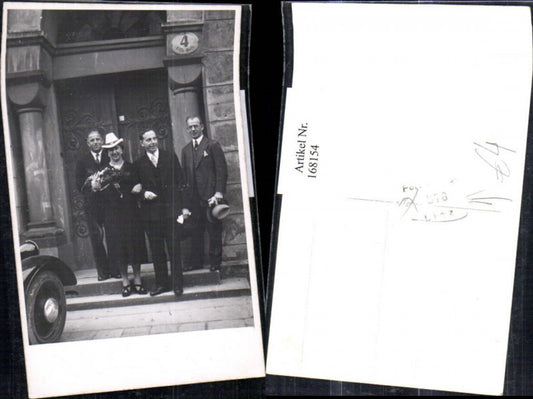 168154,Linz Foto AK Lessergasse 4 Frau m. Hut Leute v. d. Eingang