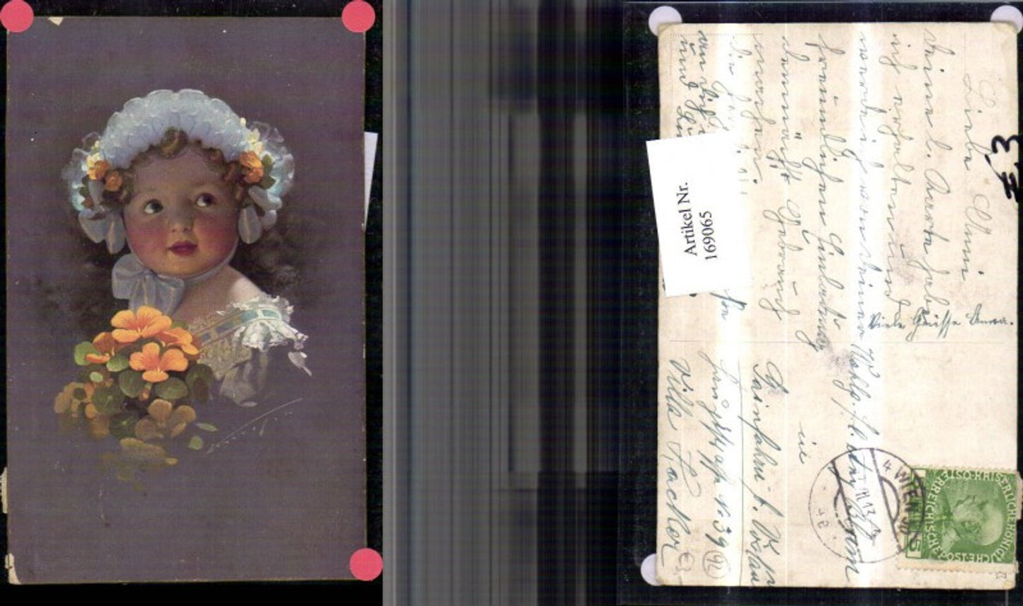 169065,Kind Mädchen m. Rüschhaube Haube m. Blumenstrauß Blumen