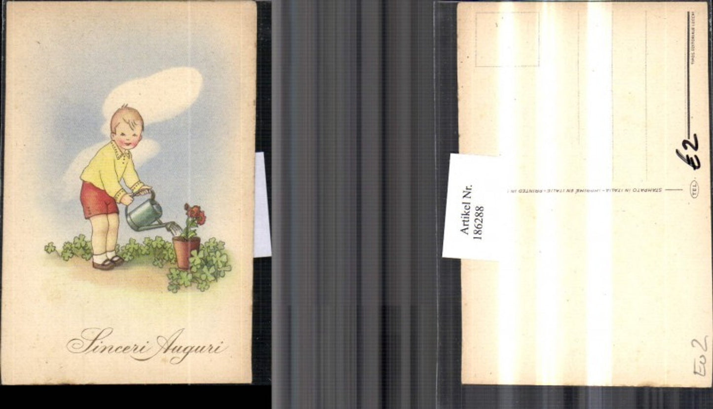 186288,Junge gießt Blumen Gießkanne Klee