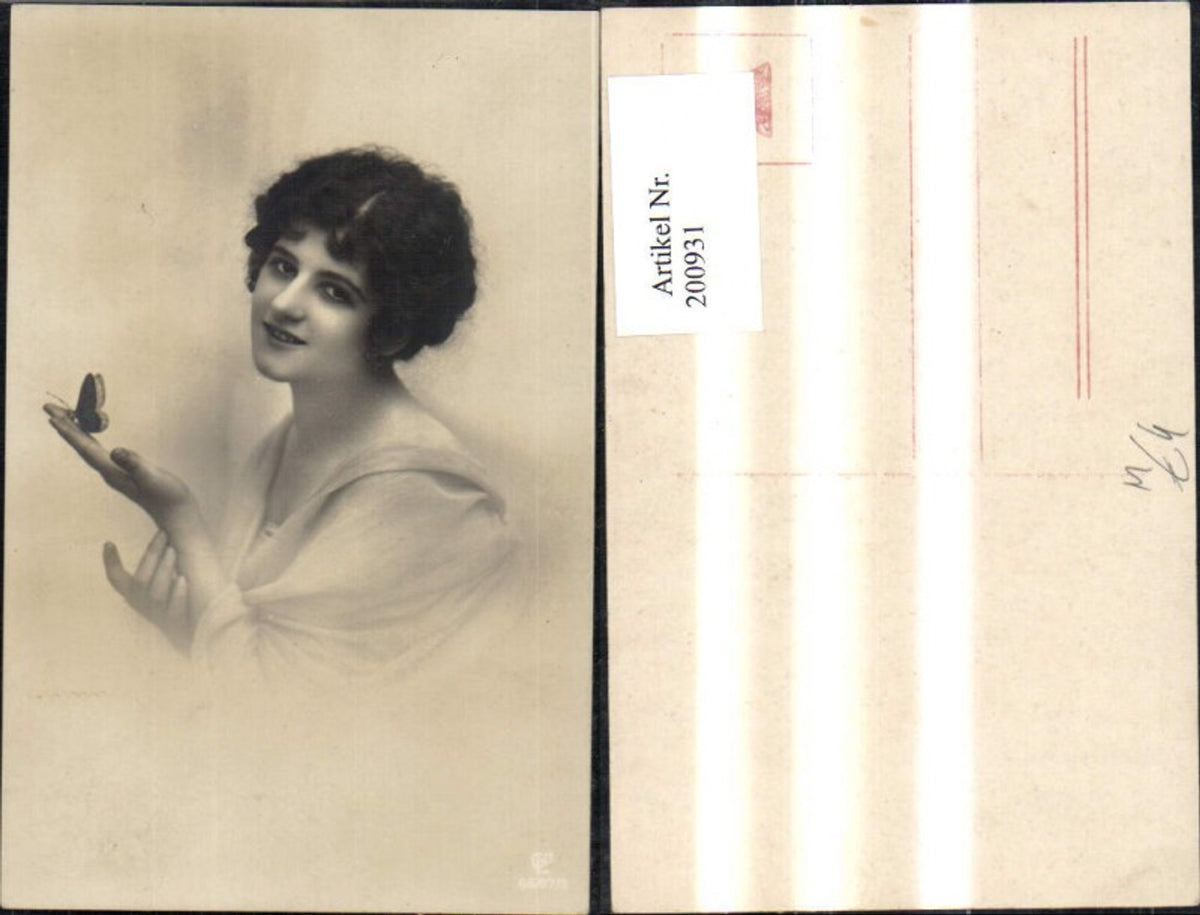 200931,Frau m. Schmetterling