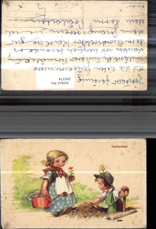 205374,Humor „Facharbeit“ Junge gräbt ein Loch i. d. Erde Schaufel Mädchen m. Geißkanne Blume