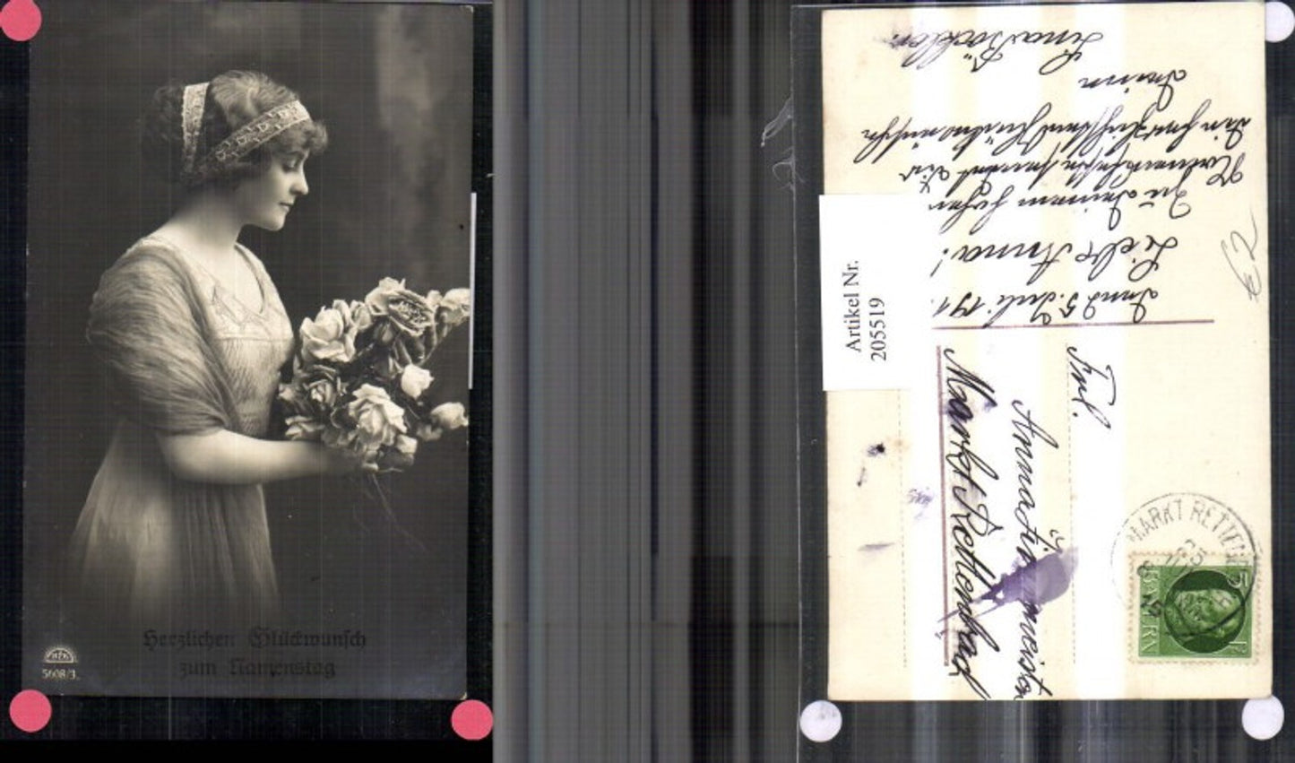 205519,Frau Mädchen m. Haarschmuck Kleid Rosenstrauß Rosen