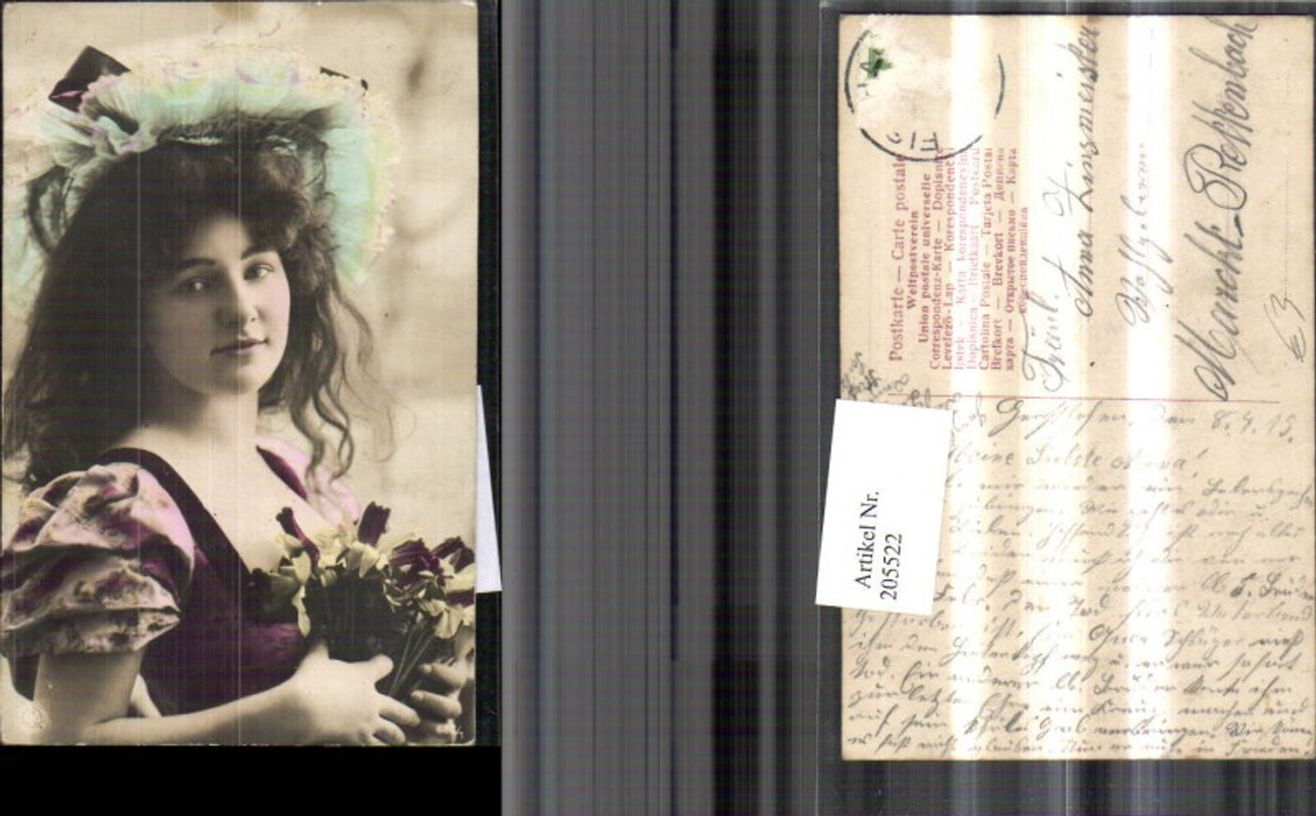 205522,Mädchen m. Haarschmuck Blumenstrauß Blumen Portrait
