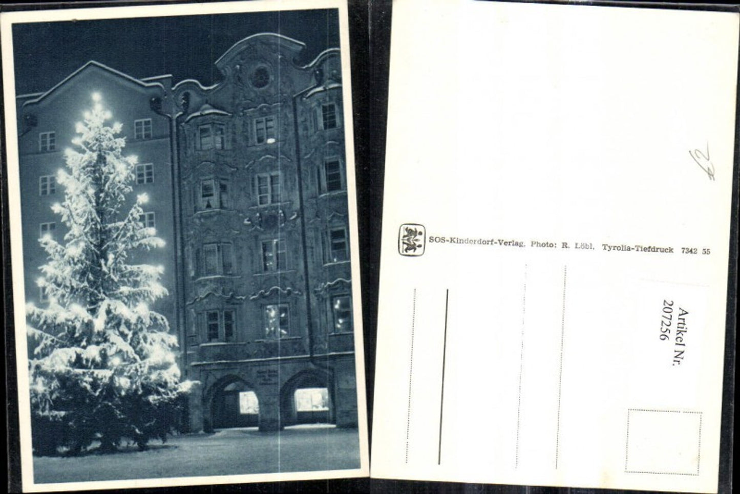 207256,SOS Kinderdorf Weihnachtsbaum Tanne beleuchtet v. Hausfassade i. Winter