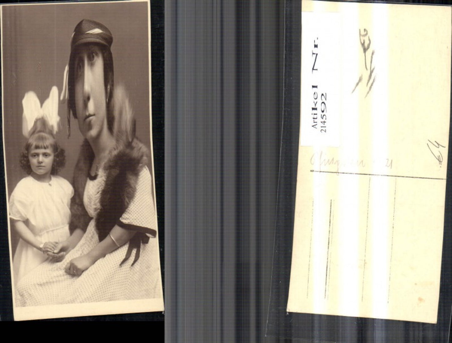214592,Foto Ak Frau m. Hut Pelzstola Pelz Mädchen m. Schleife i. Haar