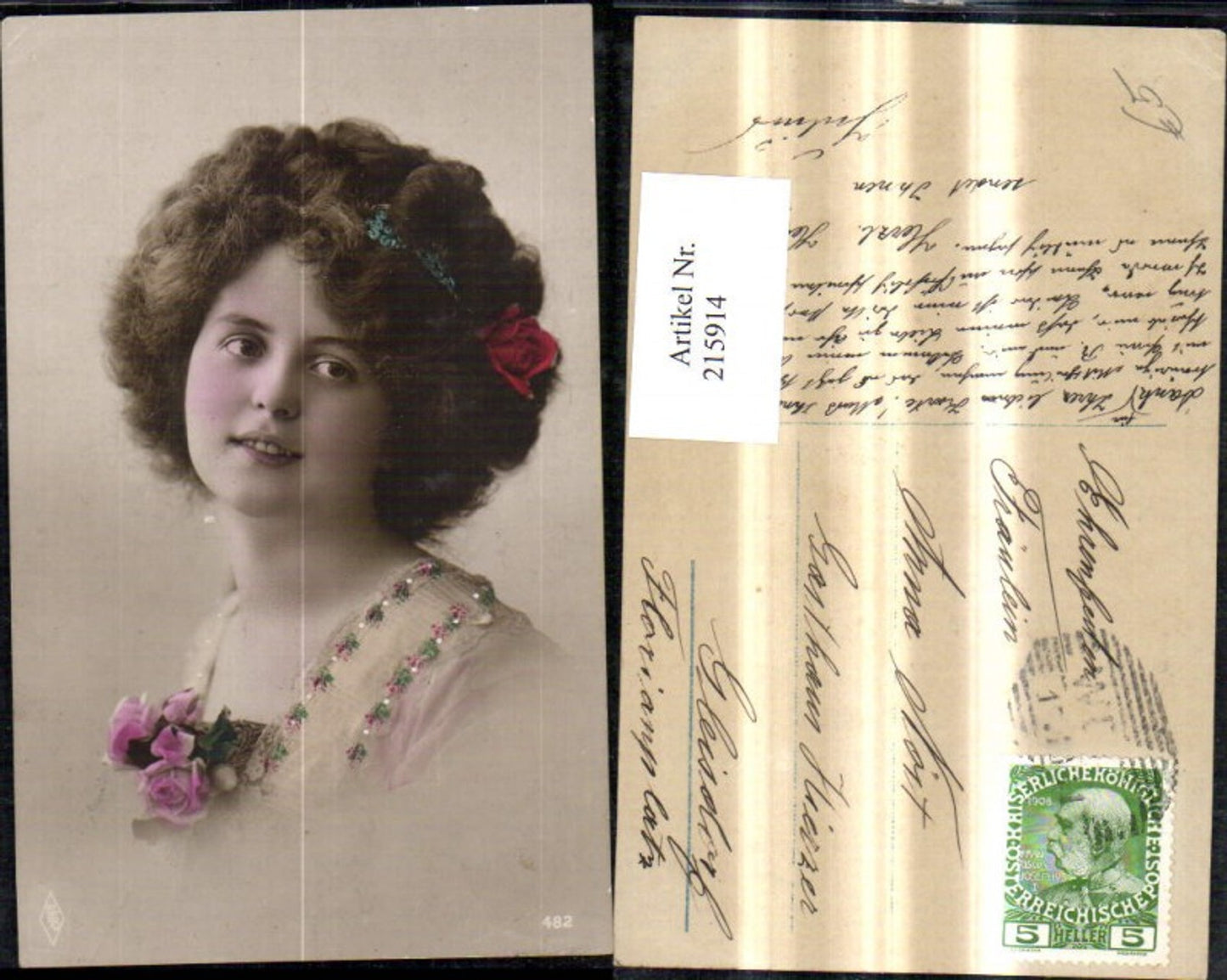 215914,Frau Mädchen Portrait Haarschmuck Rosen i. Haar Rosen a. Kleid