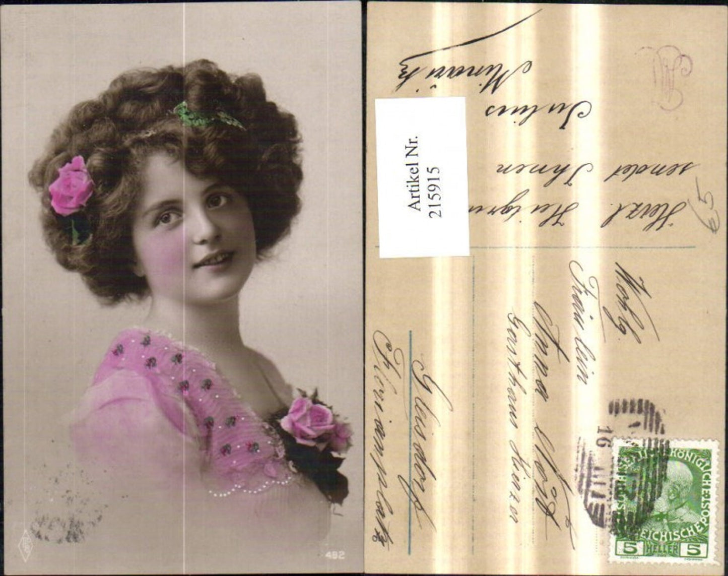 215915,Frau Mädchen Portrait Haarschmuck Rosen i. Haar Rosen a. Kleid