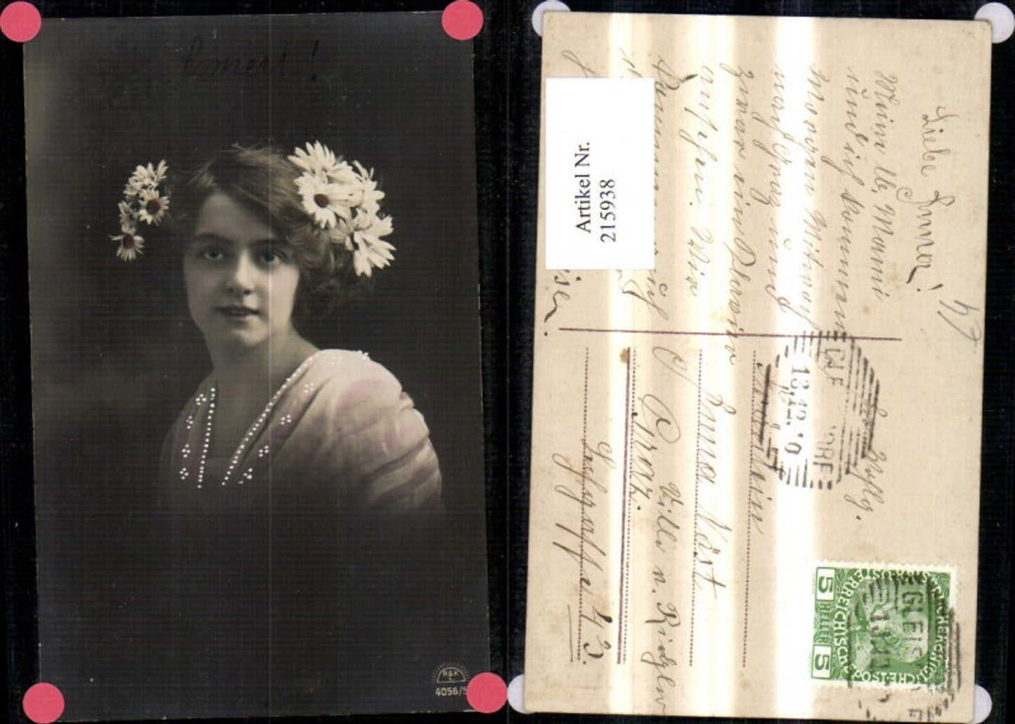 215938,Frau Portrait m. Blumen Margeriten i. Haar Haarschmuck