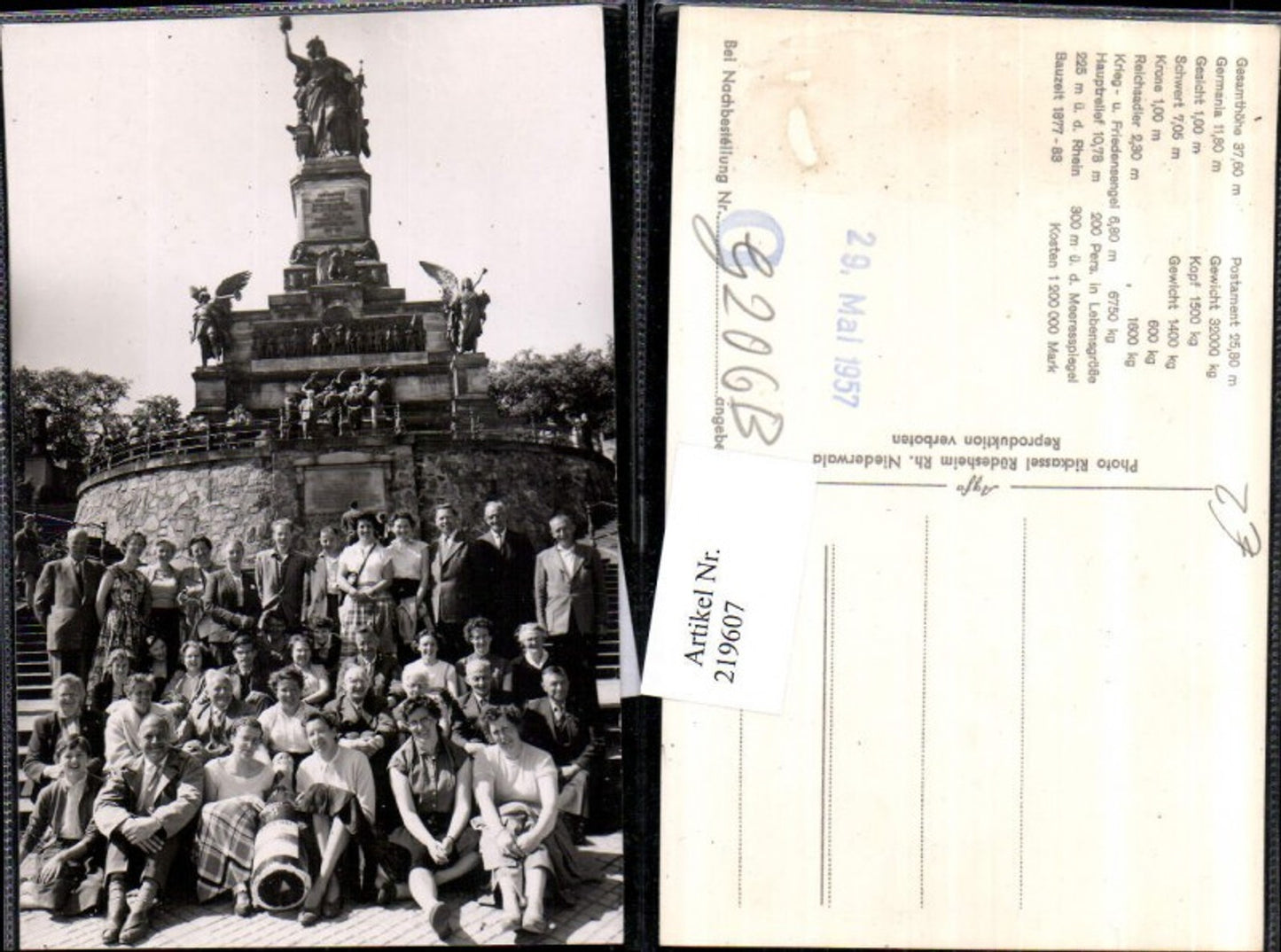 219607,Nationaldenkmal Denkmal auf d. Niederwald b. Rüdesheim a. Rhein Leute Gruppenfoto Weinflasche