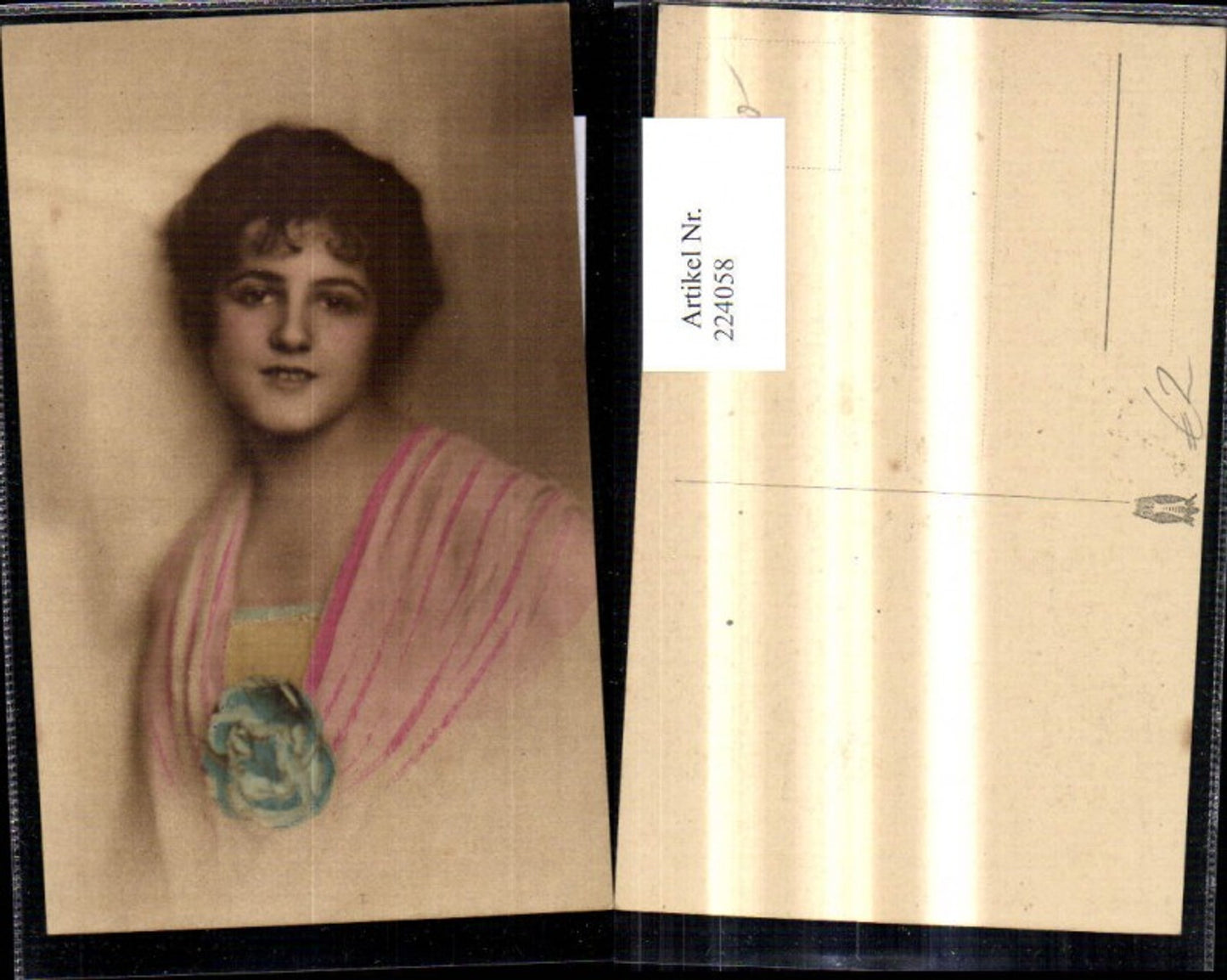 224057,Frau Portrait Rose a. Kleid
