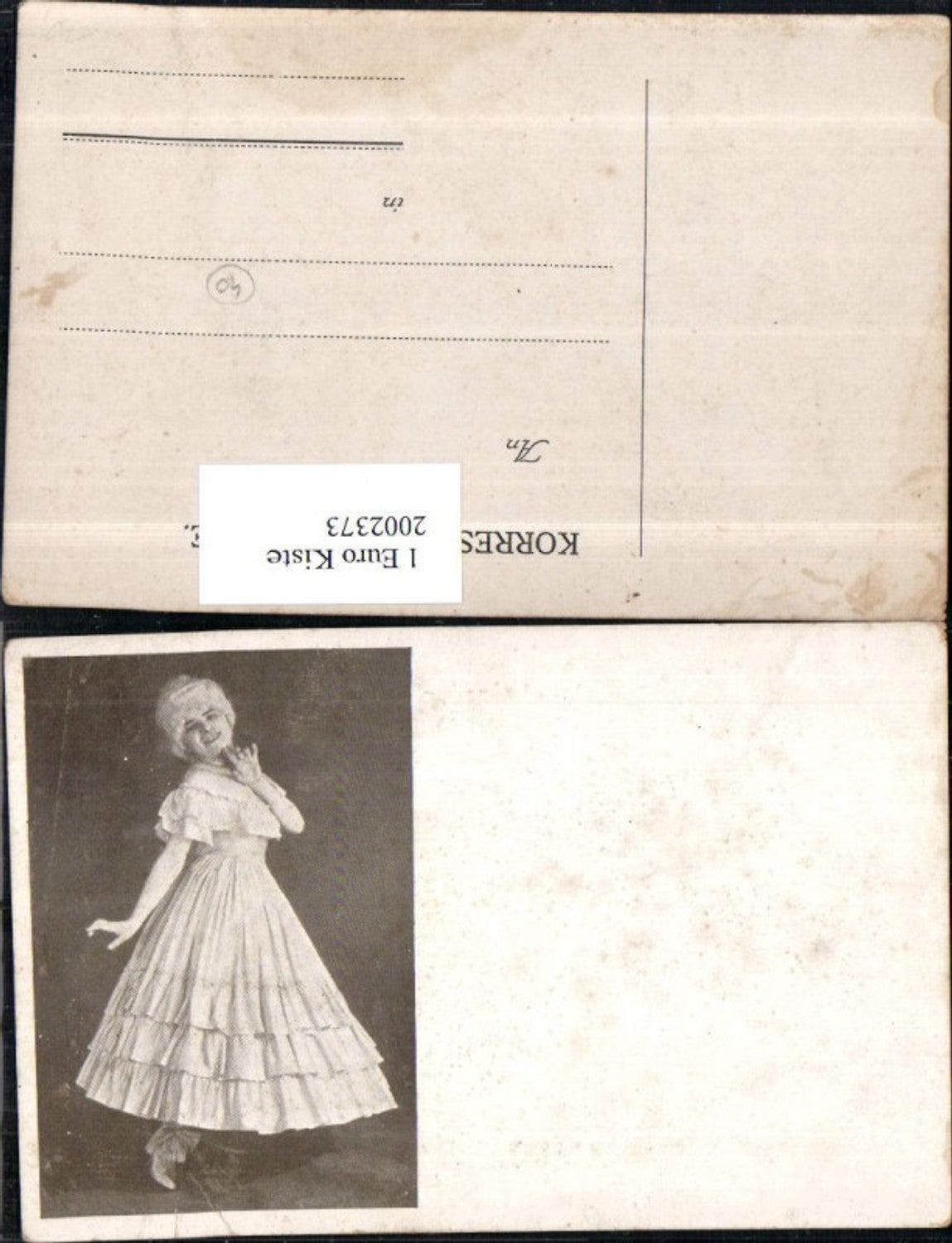 2002373,Frau m. Kleid Glamour