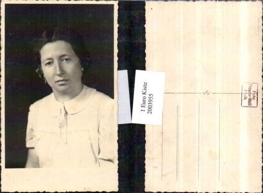 2003955,Frau m. Ohrringe Portrait pub Foto Prasser-Weiß