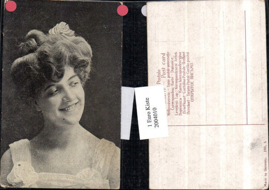 2004010,Frau m. Hochsteckfrisur Portrait