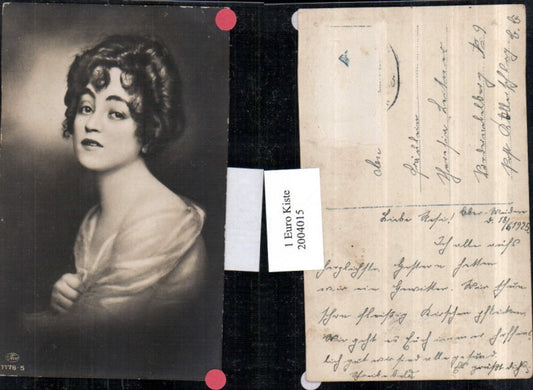 2004015,Junge Frau Portrait