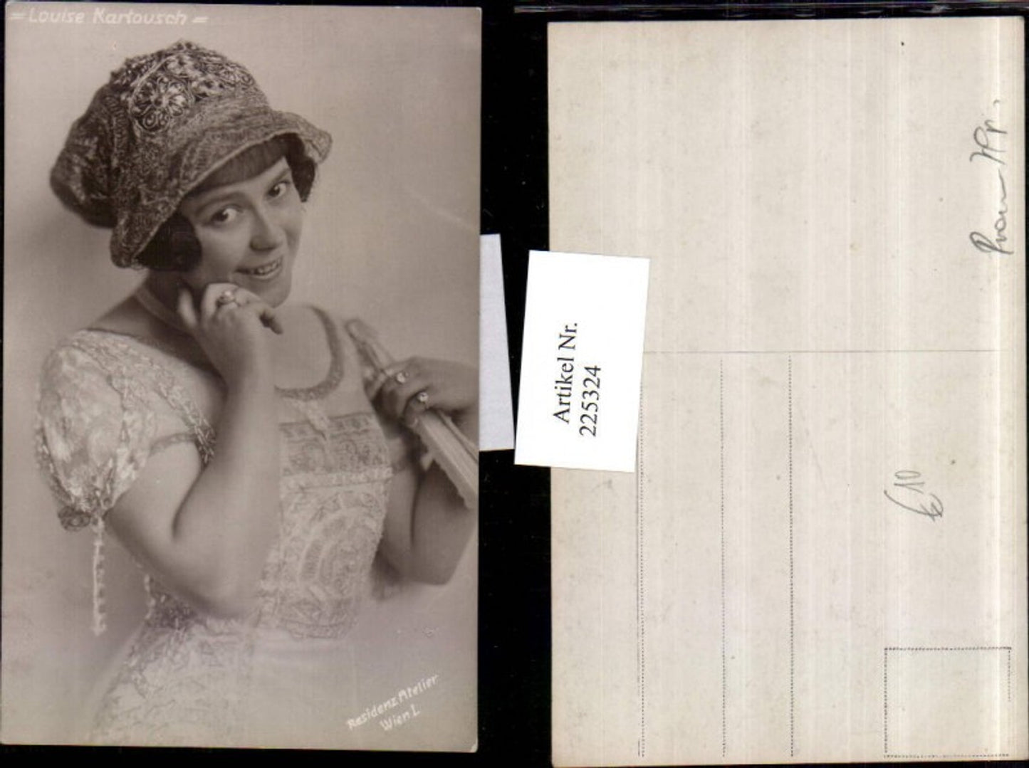 225324,Schauspielerin Louise Kartousch Portrait m. Haube