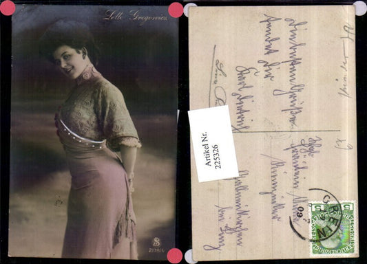 225326,Schauspielerin Lotte Gregowicz im Kleid