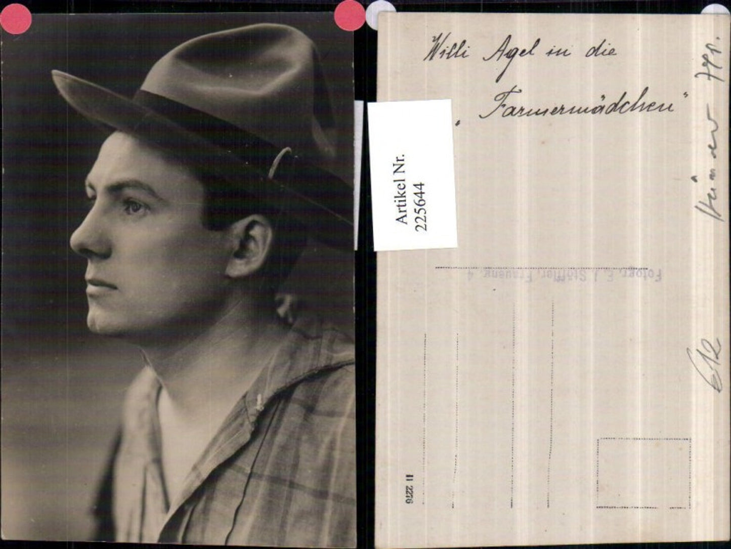 225644,Portrait Willi Agel m. Hut in die Farmermächen Graz Theater