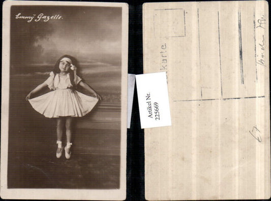 225669,Emmy Gazelle Mädchen m. Kleid Schleife Ballerina