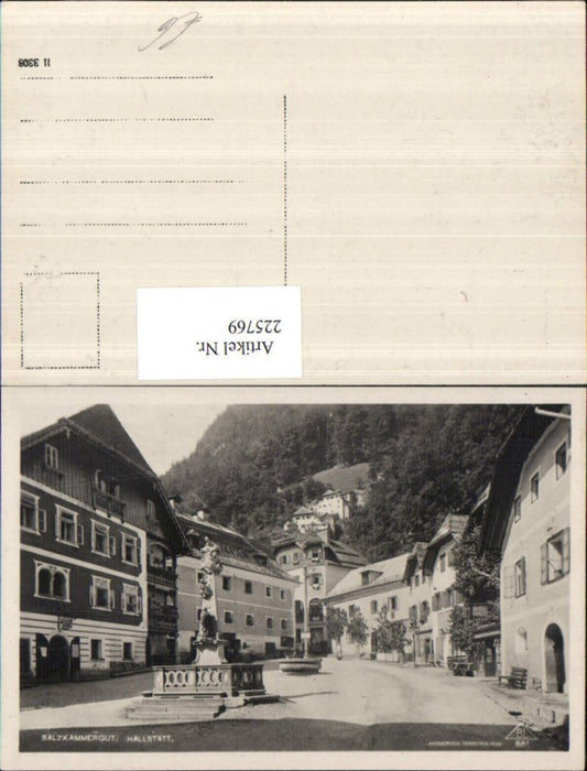225769,Salzkammergut Hallstatt Hauptplatz Brunnen
