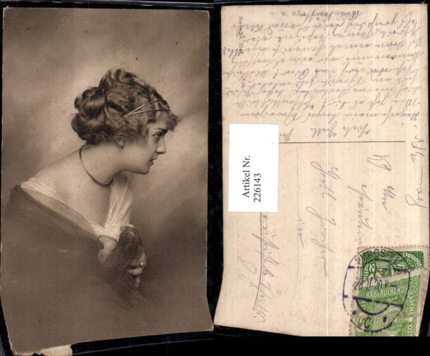 226143,Frau m. Haarreif Kette Portrait
