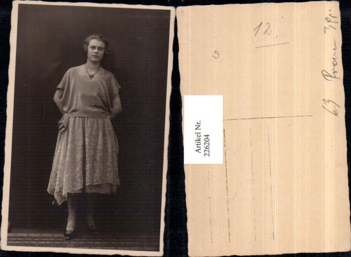 226204,Frau m. Kette Rock Portrait pub Atelier A. Ullrich