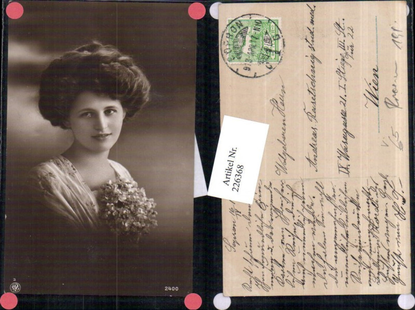 226368,Frau m. Blumen Portrait pub NPG 2400