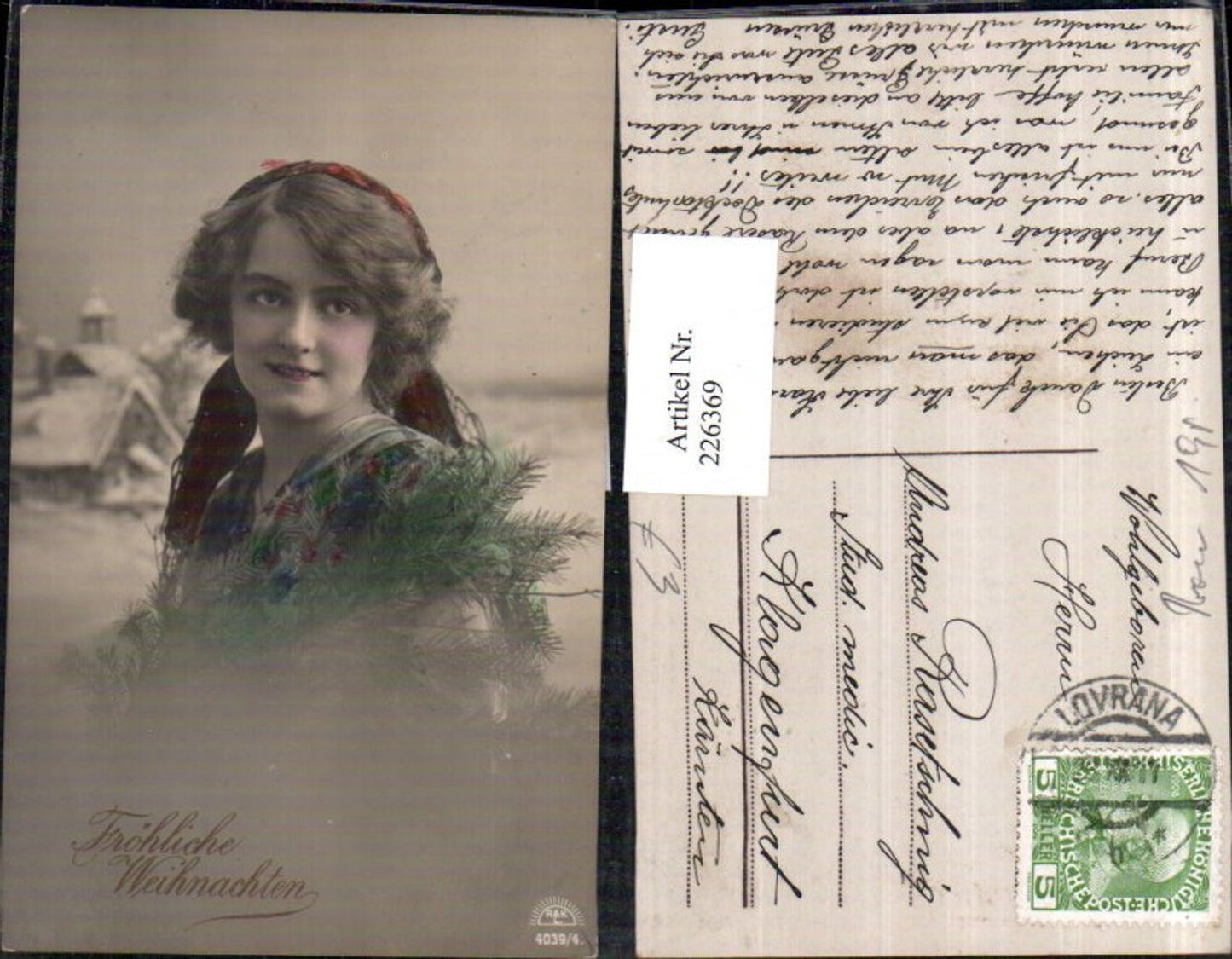226369,Weihnachten Frau m. Kopftuch Tannenzweige Portrait