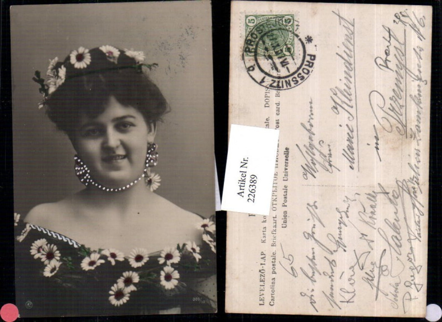 226389,Frau m. Ohrringe Blumen i. d. Haaren Margeriten Portrait