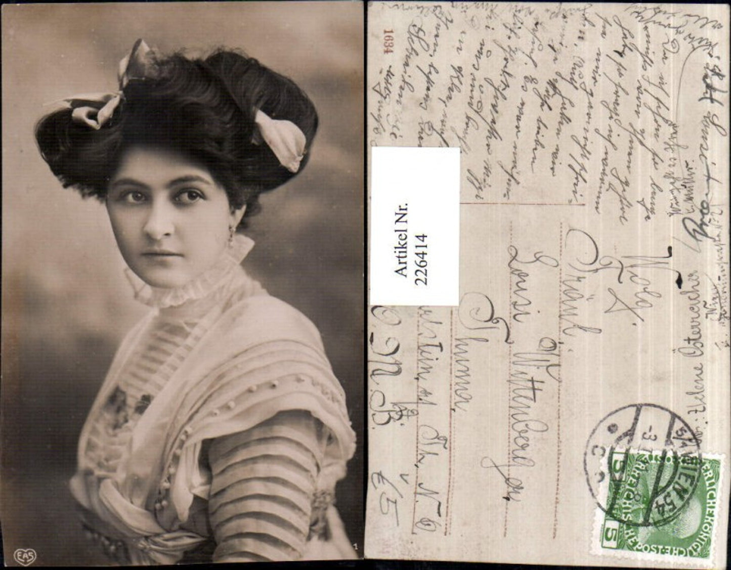226414,Frau m. Haarschleife Ohrring Portrait pub EAS 1634