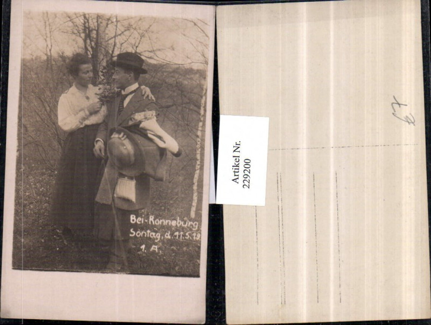 229200, Photo AK Ronneburg Thuringia Loving couple Man with hat Bouquet of flowers 1919