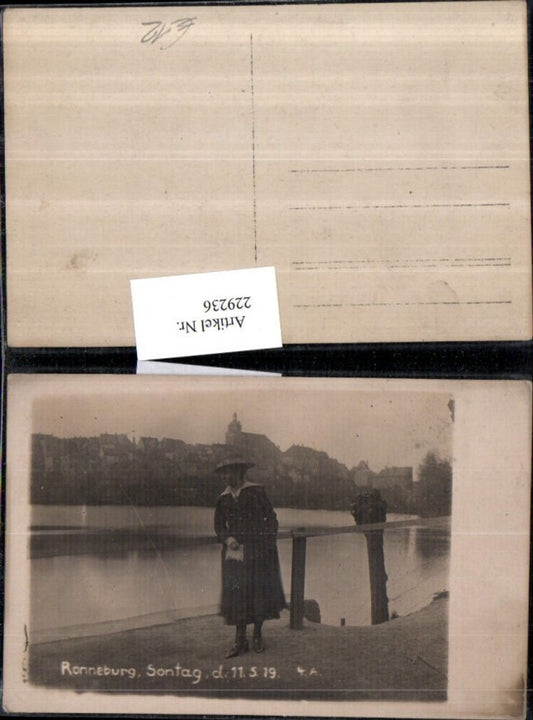 229236, Photo AK Ronneburg Thuringia Partial view Woman with hat 1919