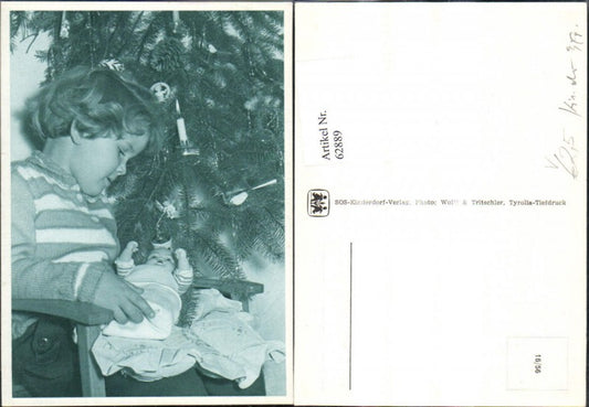 62889,SOS Kinderdorf 16/56 Mädchen m. Puppe unter Weihnachtsbaum Christbaum Weihnachten