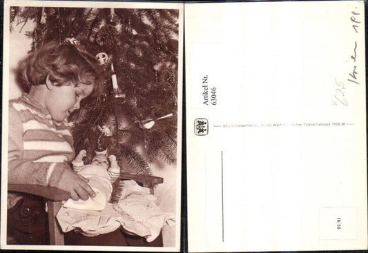 63046,SOS Kinderdorf 16/56 Mädchen m. Puppe unter Weihnachtsbaum Christbaum Weihnachten