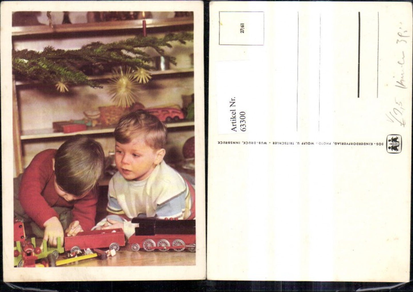 63300,SOS Kinderdorf 27/61 Buben Jungen spielen m. Spielzeug Eisenbahn Lokomotive Tannenzweig Kerze