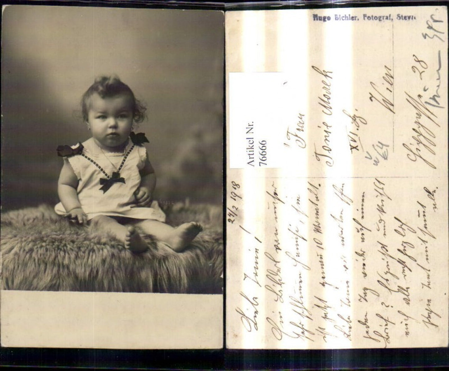 76666,Foto Ak Mädchen m. Kleid a. Fell pub Hugo Bichler Steyr