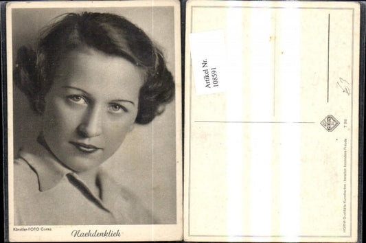 108591,Frau Portrait Nachdenklicher Blick