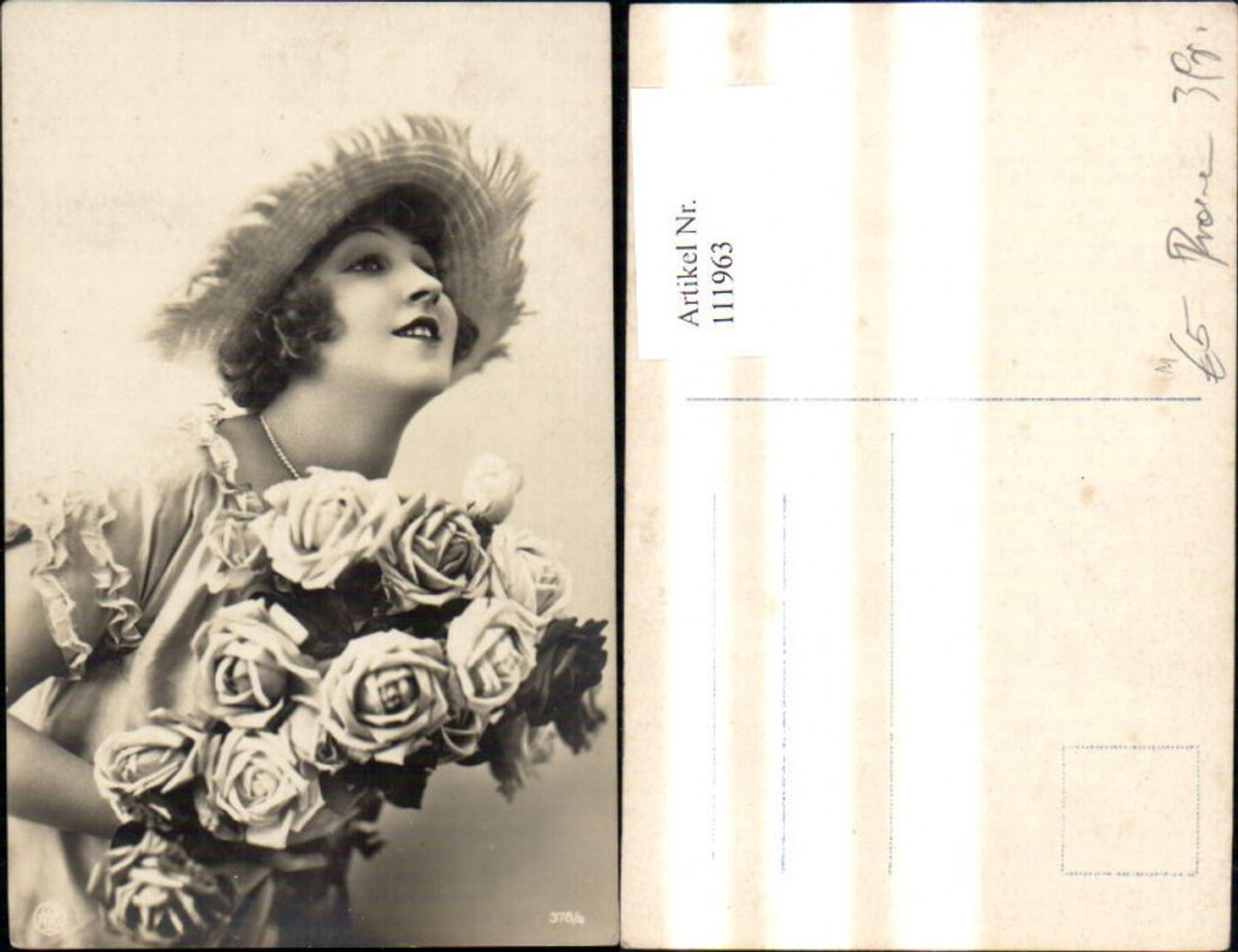 111963,Foto Ak Frau m. Hut Strohhut Strauß Rosen